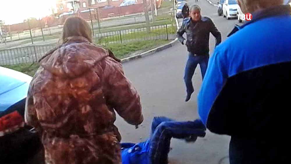 Драка между сотрудниками двух управляющих компаний в Щелкове Драка между сотрудниками двух управляющих компаний в Щелкове