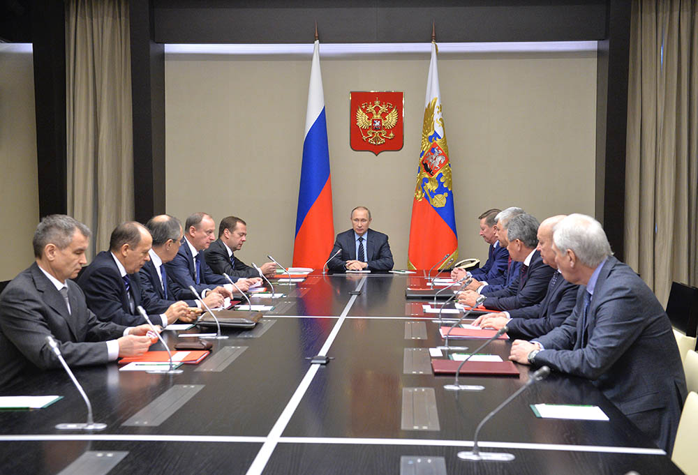 Президент России Владимир Путин проводит в резиденции Ново-Огарево совещание с членами Совета безопасности РФ Президент России Владимир Путин проводит в резиденции Ново-Огарево совещание с членами Совета безопасности РФ