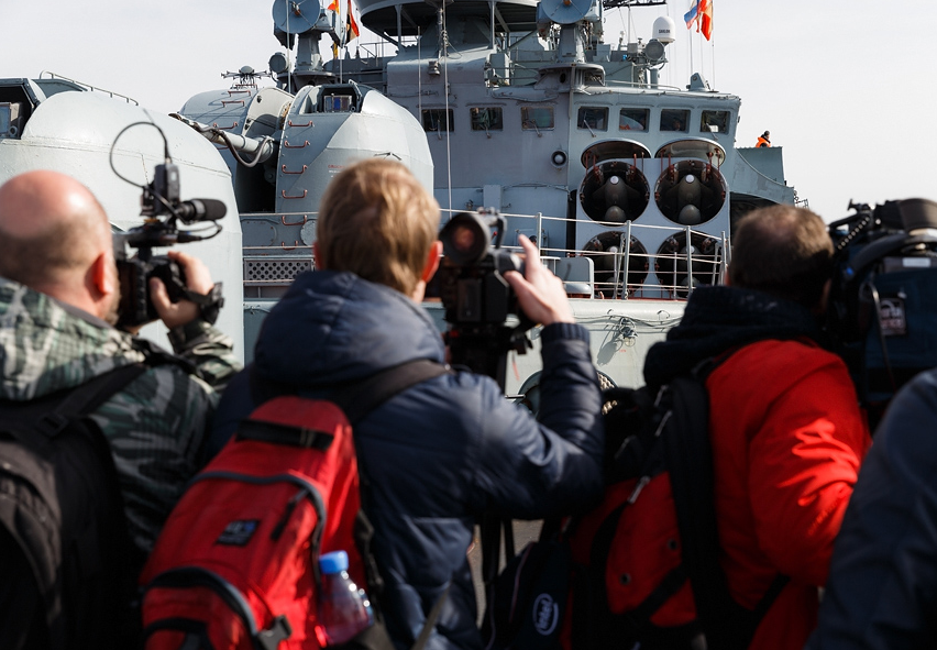 Работа иностранных журналистов на кораблях постоянной группировки ВМФ России в Средиземном море Работа иностранных журналистов на кораблях постоянной группировки ВМФ России в Средиземном море