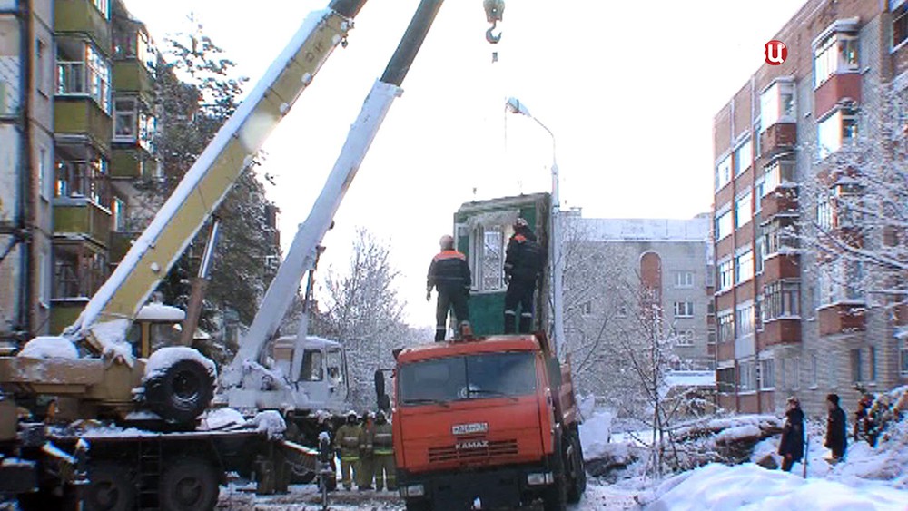Разбор завалов на месте обрушения многоквартирного дома в Ярославле Разбор завалов на месте обрушения многоквартирного дома в Ярославле