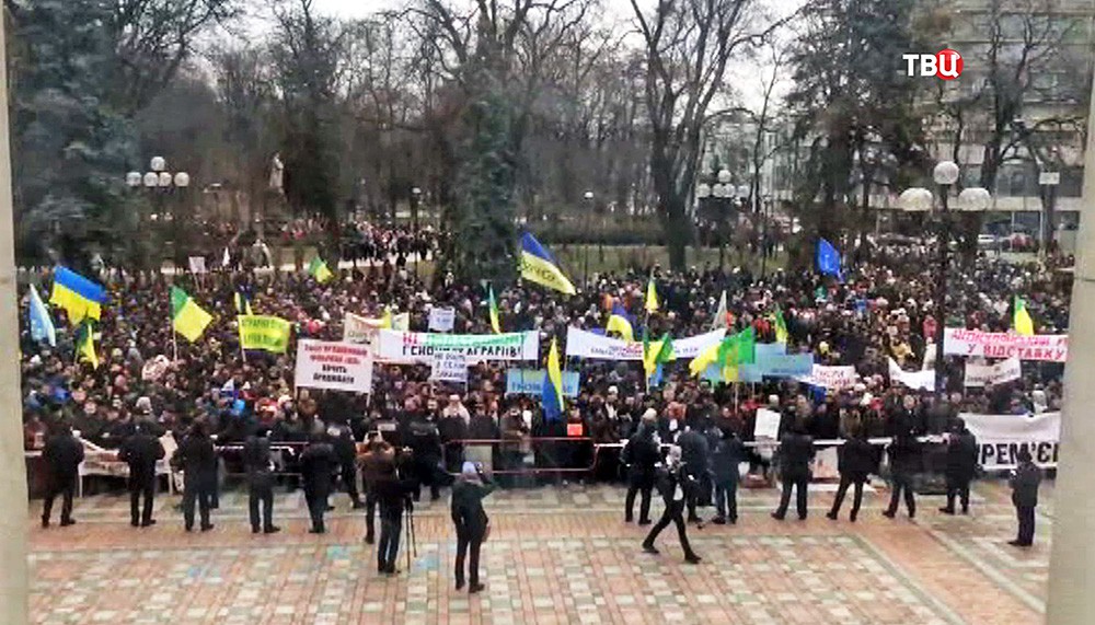 Митинг у здания Верховной Рады Украины