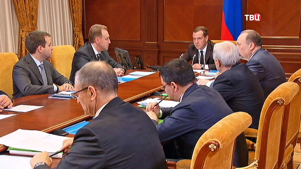 Дмитрий Медведев на заседании кабинета министров