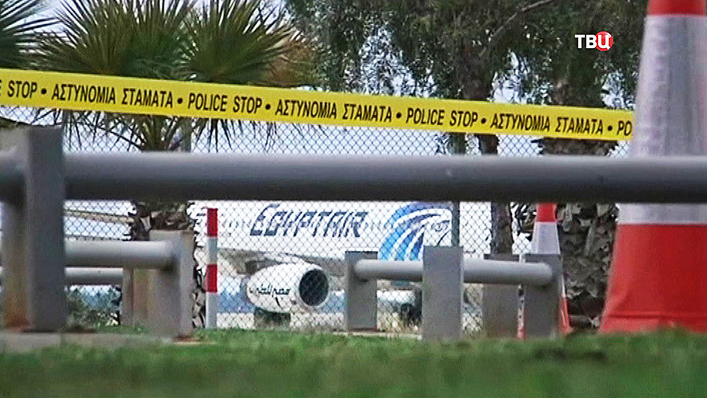 Угнанный самолет EgyptAir