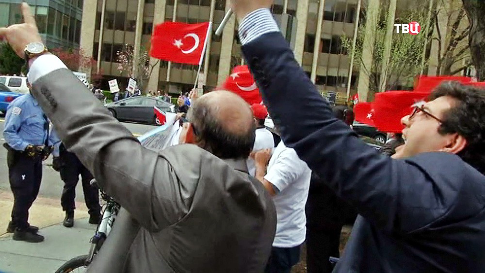 Митинг в США против политики Турции