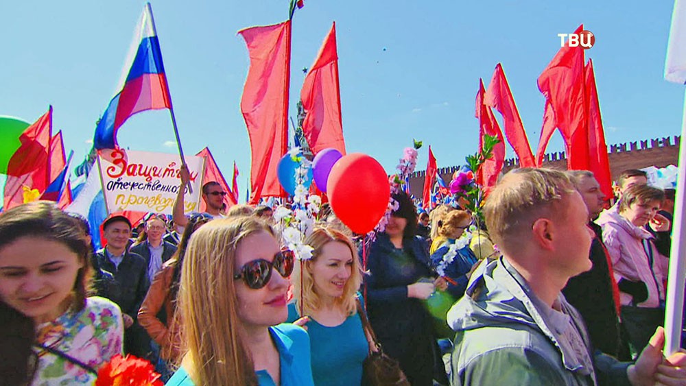 Участники первомайской демонстрации профсоюзов