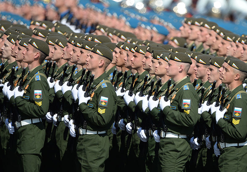 Парадные расчеты военнослужащих на генеральной репетиции военного парада