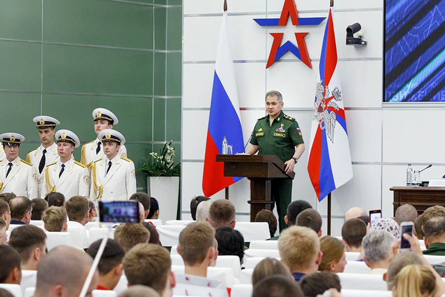 Сергей Шойгу на съезде Всероссийского военно-патриотического движения "Юнармия" Сергей Шойгу на съезде Всероссийского военно-патриотического движения "Юнармия"
