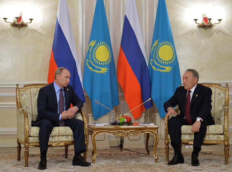 Президент России Владимир Путин и президент Казахстана Нурсултан Назарбаев во время встречи