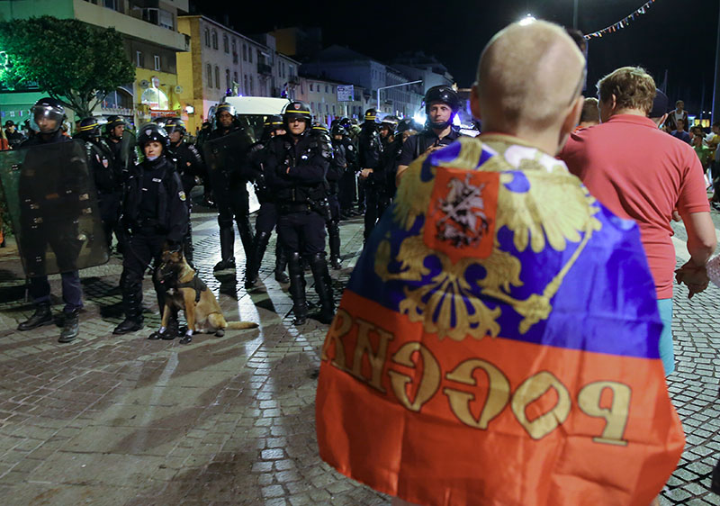 Столкновения футбольных фанатов во Франции