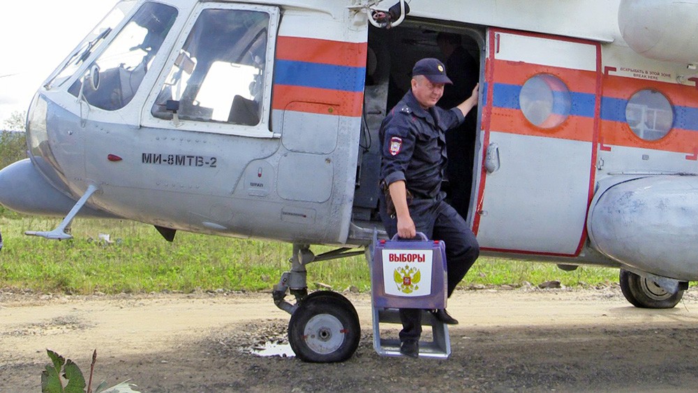 Полиция и МЧС доставила избирательные бюллетени для выборов Полиция и МЧС доставила избирательные бюллетени для выборов