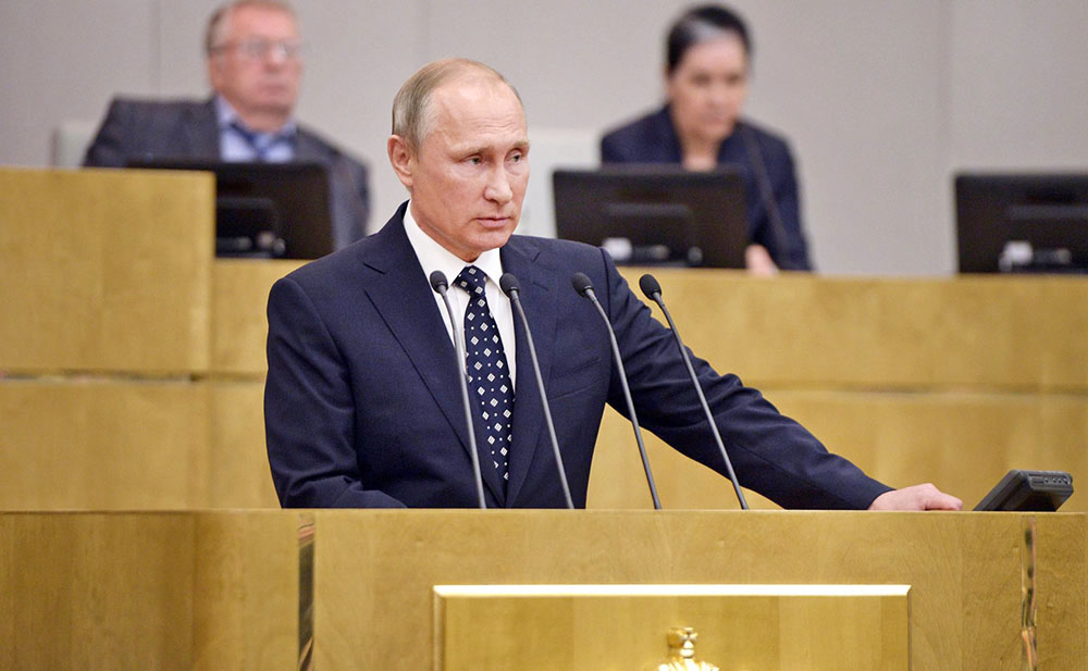 Президент России Владимир Путин выступает на заседании Госдумы РФ