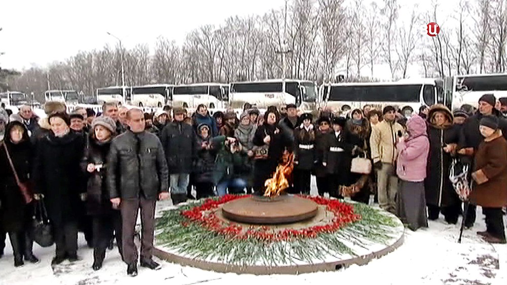 Возложение цветов к памятнику Сибирякам-защитникам Москвы Возложение цветов к памятнику Сибирякам-защитникам Москвы