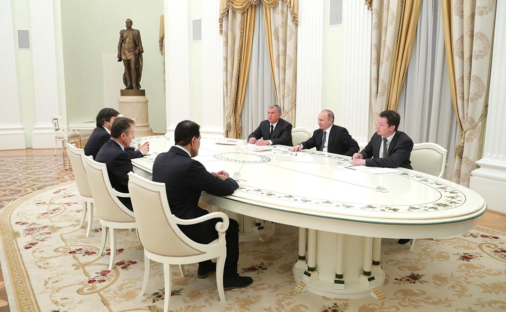 Владимир Путин на встрече с новыми акционерами "Роснефти" Владимир Путин на встрече с новыми акционерами "Роснефти"