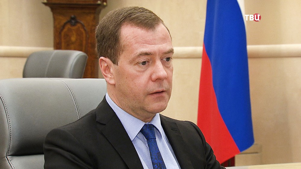 Медведев оценил заработок бюджета от приватизации в 17 млрд руб.