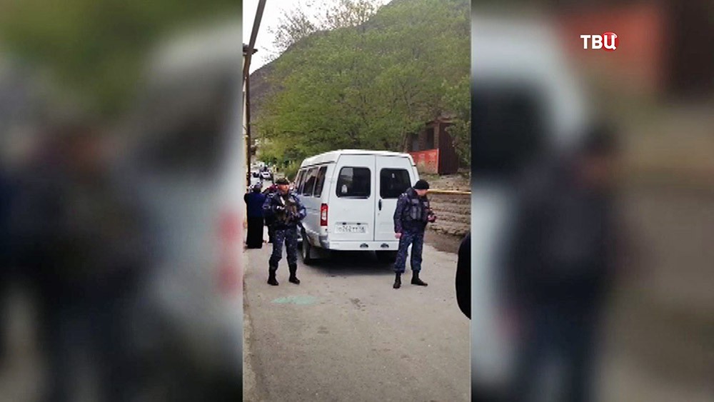 Сидовики на месте происшествия в Дагестане