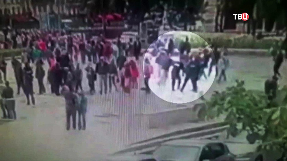 Нападение на полицейских у собора Парижской Богоматери