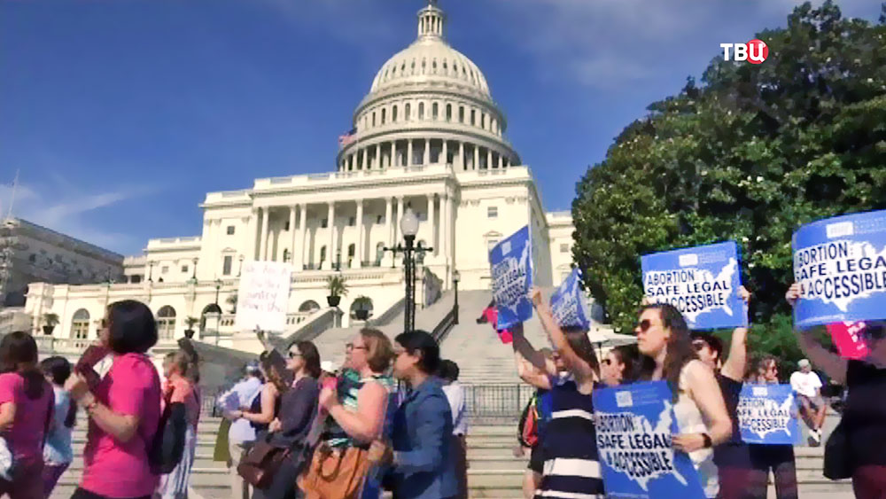 Митинг у здания Конгресса в США