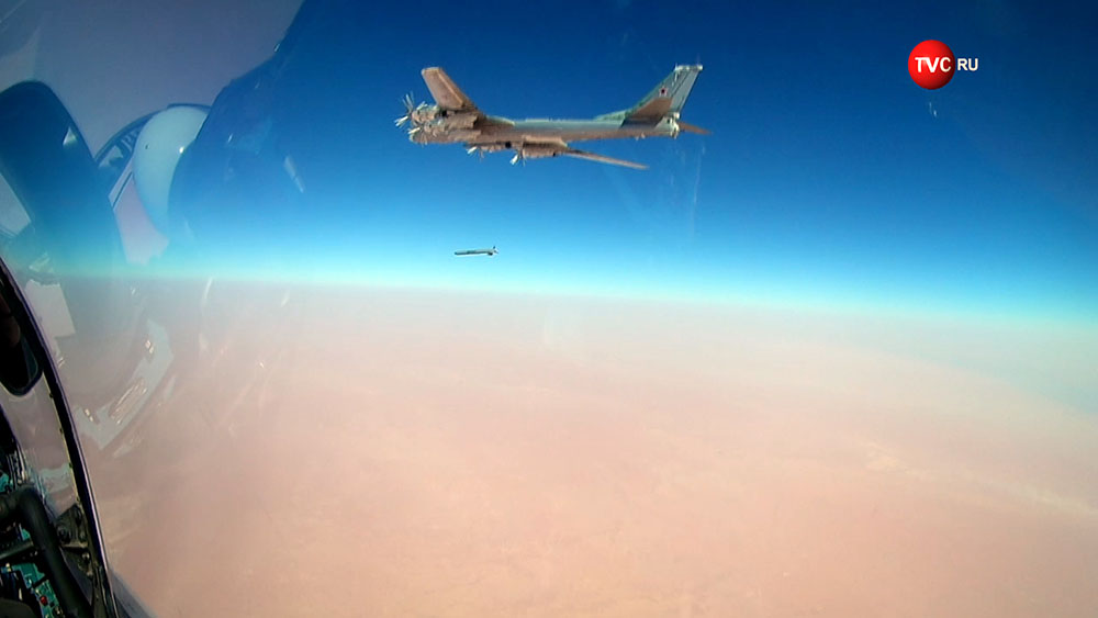 Стратегические ракетоносцы Ту-95МС наносят авиаудар по позициям ИГИЛ в Сирии Стратегические ракетоносцы Ту-95МС наносят авиаудар по позициям ИГИЛ в Сирии