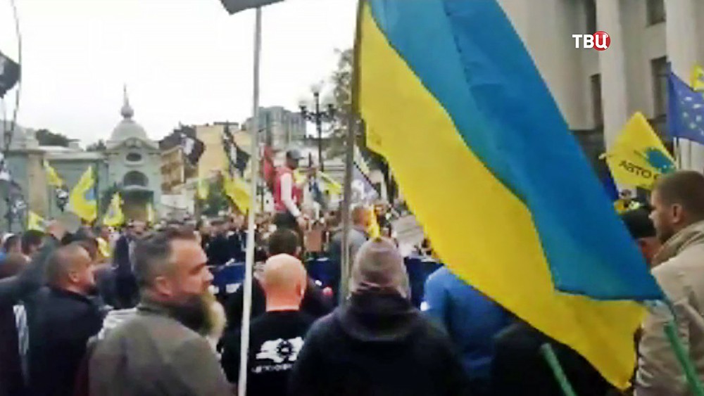 Митинг у здания Верховной Рады Украины Митинг у здания Верховной Рады Украины