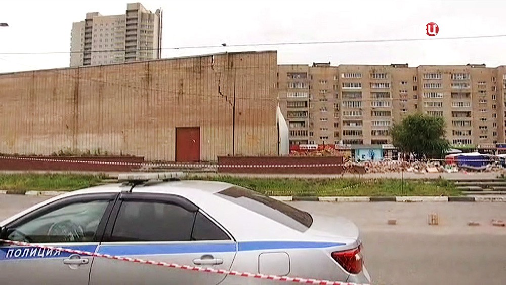 Полиция на месте обрушения кинотеатра в Балашихе Полиция на месте обрушения кинотеатра в Балашихе