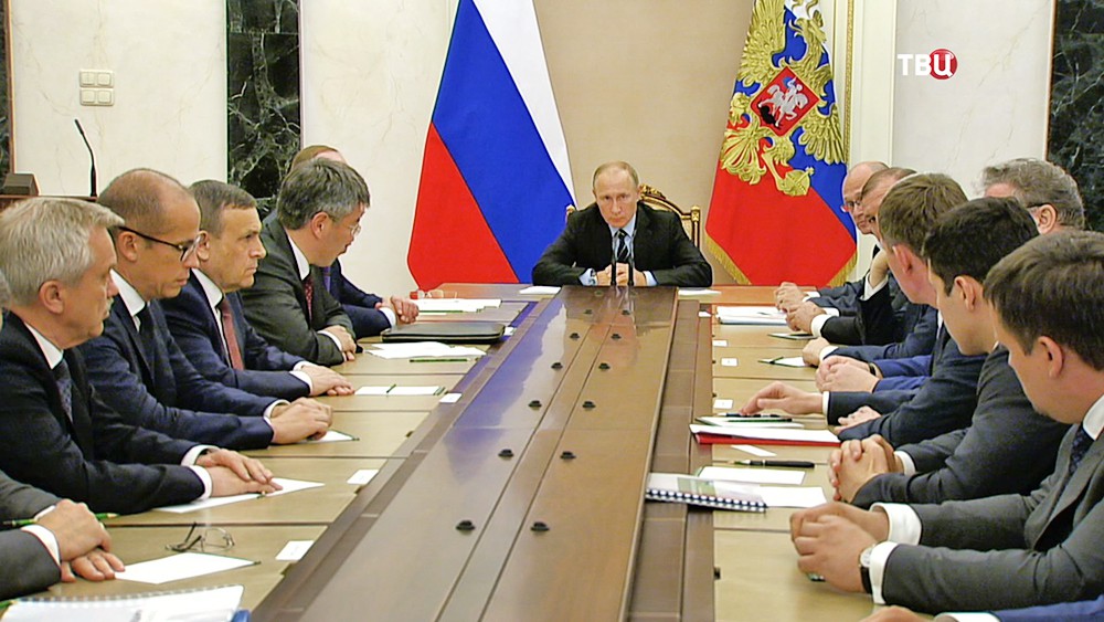 Президент России Владимир Путин проводит заседание