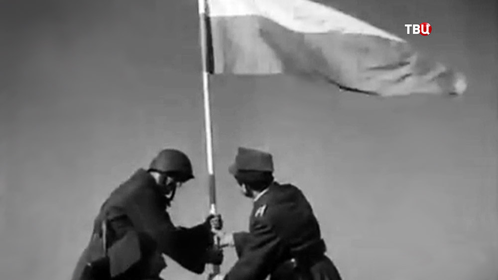 Советский и польский солдат Советский и польский солдат