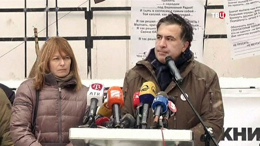 Михаил Саакашвили выступает на митинге Михаил Саакашвили выступает на митинге