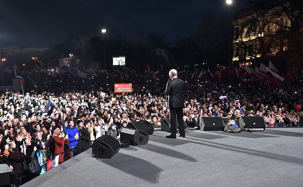 Владимир Путин на митинг-концерте в Севастополе Владимир Путин на митинг-концерте в Севастополе