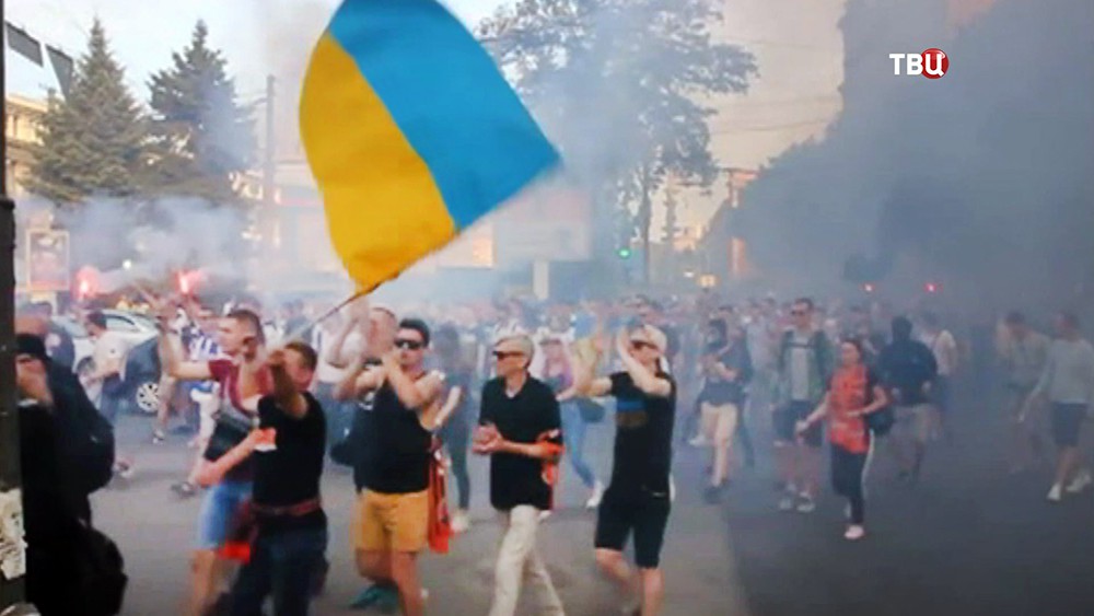 Украинские футбольные фанаты Украинские футбольные фанаты