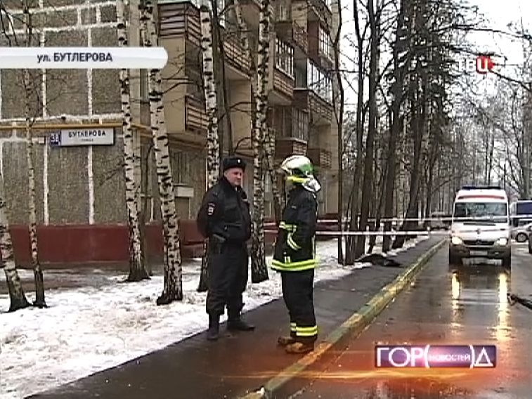 Оперативные службы оцепили место происшествия на улице Бутлерова