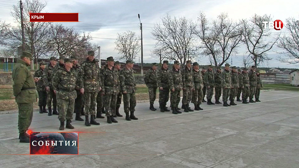 Военнослужащие на военной базе в Крыму