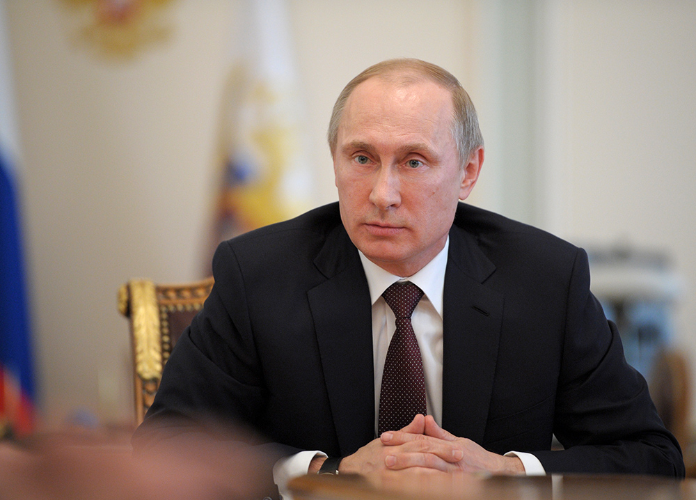Владимир Путин во время совещания с постоянными членами Совета безопасности РФ