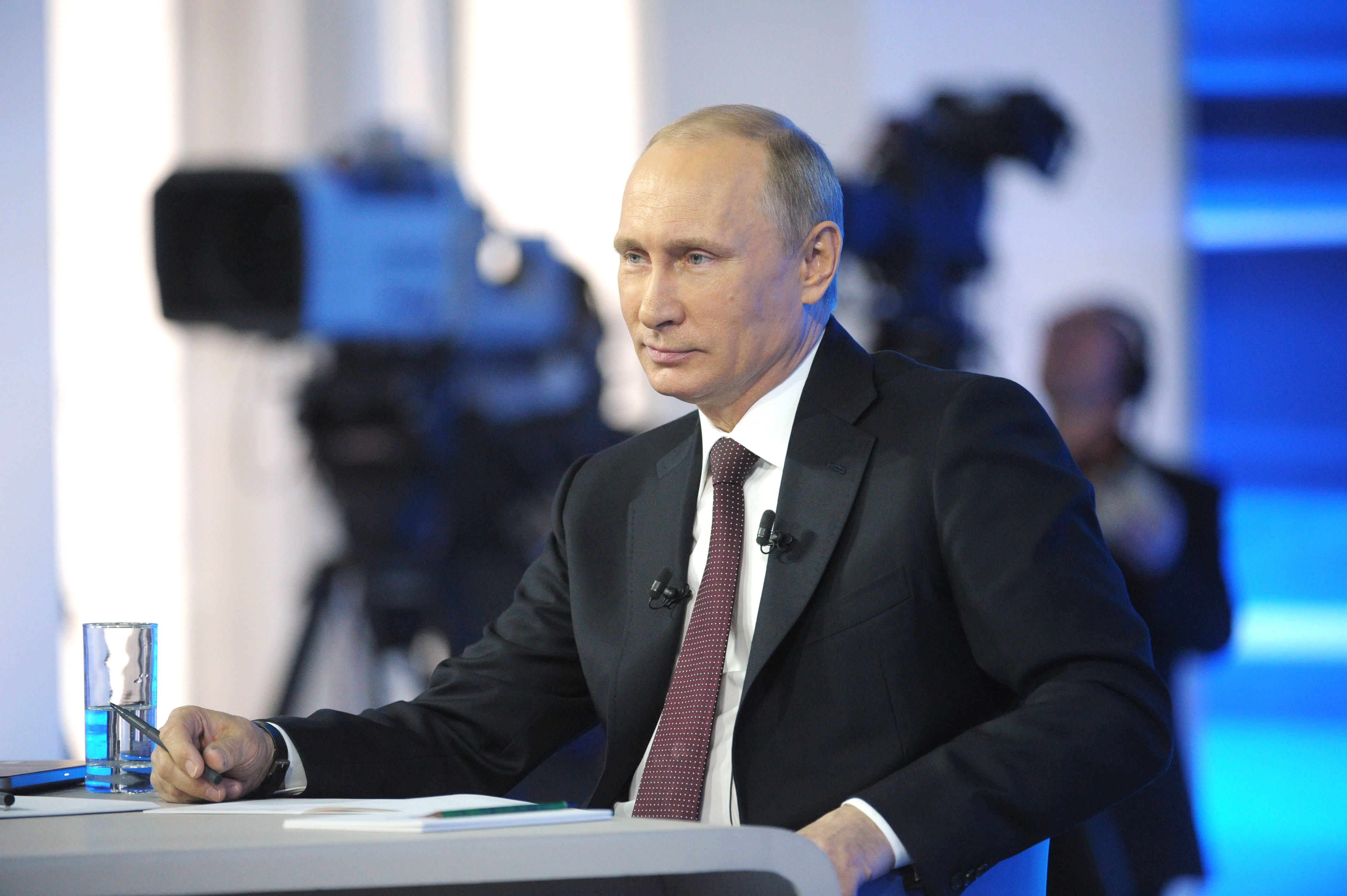 "Прямая линия" с президентом РФ Владимиром Путиным