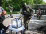 Боец народного ополчения во время голосования Боец народного ополчения во время голосования