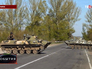 Украинские военные перекрыли дороги военной техникой Украинские военные перекрыли дороги военной техникой