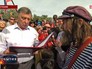 Путешественника Федора Конюхова поздравляют с прибытием Путешественника Федора Конюхова поздравляют с прибытием