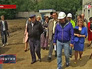 Владимир Ресин осматривает ход строительства храма Владимир Ресин осматривает ход строительства храма