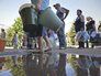 Жители Краматорска в очереди за питьевой водой Жители Краматорска в очереди за питьевой водой