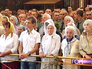 Прихожане во время литургии в храме Христа Спасителя Прихожане во время литургии в храме Христа Спасителя