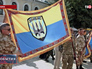 Бойцы Украинского батальона "Донбас" освещают флаг подразделения Бойцы Украинского батальона "Донбас" освещают флаг подразделения