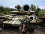 Захваченный ополченцами танк украинских войск Захваченный ополченцами танк украинских войск
