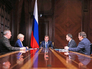 Премьер-министр России Дмитрий Медведев во время совещания с вице-премьерами РФ Премьер-министр России Дмитрий Медведев во время совещания с вице-премьерами РФ