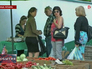 Жители Донецка на рынке Жители Донецка на рынке
