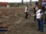 Международные наблюдатели ОБСЕ на месте массового захоронения украинских солдат в Донецкой области Международные наблюдатели ОБСЕ на месте массового захоронения украинских солдат в Донецкой области