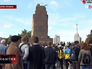 Жители Харькова месте снесенного памятника Ленину Жители Харькова месте снесенного памятника Ленину