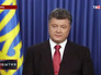 Президент Украины Петр Порошенко общается с солдатом на территории фортификационного укрепления Президент Украины Петр Порошенко общается с солдатом на территории фортификационного укрепления
