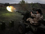 Солдат украинской армии ведет стрельбу из автоматической зенитной пушки Солдат украинской армии ведет стрельбу из автоматической зенитной пушки