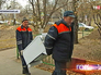 Газовщики устанавливают новые плиты Газовщики устанавливают новые плиты