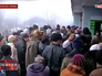 Очередь жителей Луганской области за гуманитарной помощью Очередь жителей Луганской области за гуманитарной помощью