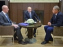 Президент России Владимир Путин, экс-президент КХЛ Александр Медведев и глава КХЛ Дмитрий Чернышенко во время встречи Президент России Владимир Путин, экс-президент КХЛ Александр Медведев и глава КХЛ Дмитрий Чернышенко во время встречи
